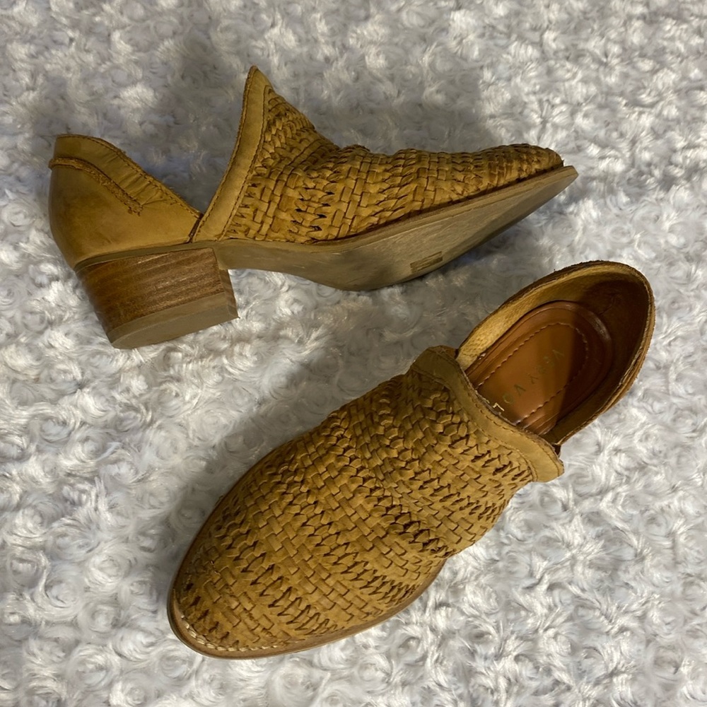 Very Volatile leather woven slip on shoe bootie size 7 boho western cowboy swag